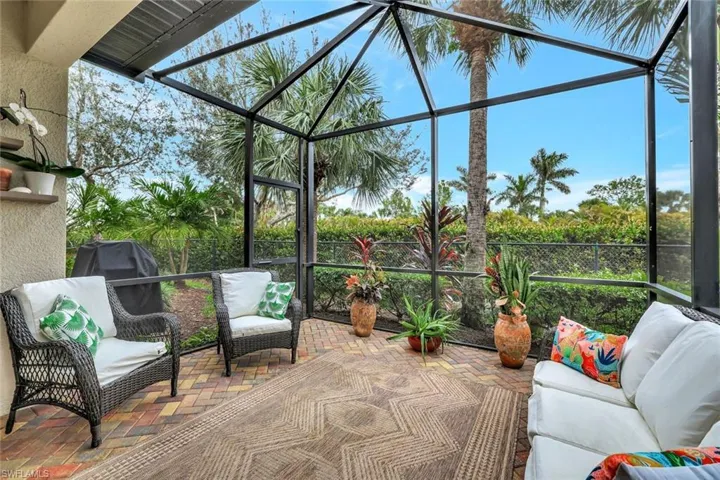 Large private screened lanai