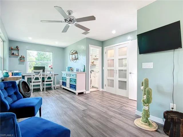 4th Bedroom/office with private bath