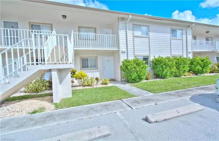 2385 Naples Trace Cir 2, Naples, Florida 34109