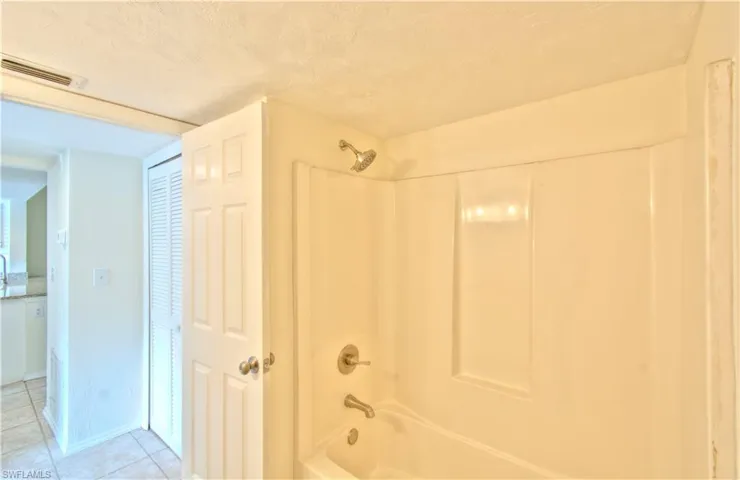 2385 Naples Trace Cir 2, Naples, Florida 34109