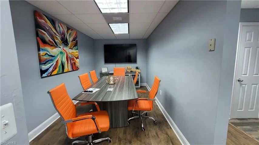 Breakroom Furnishedwood-type flooring