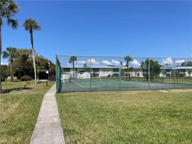Tennis/Pickleball courts