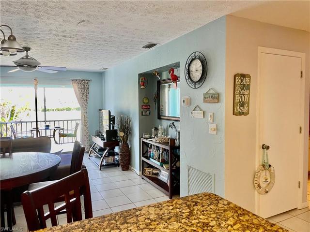 Kitchen/Bar area