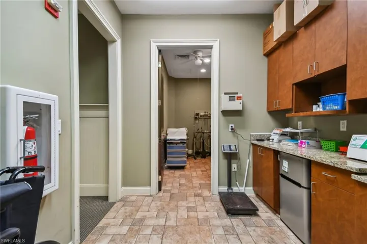 7305  Professional E PKWY, Sarasota, FL 34240