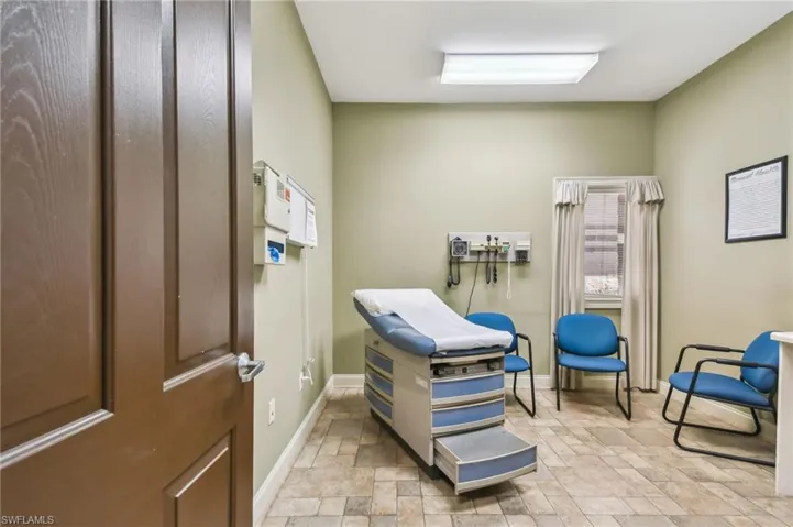 7305  Professional E PKWY, Sarasota, FL 34240