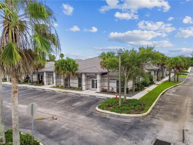 7305  Professional E PKWY, Sarasota, FL 34240