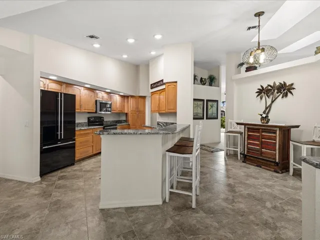 REMODELED KITCHEN, GRANITE COUNTERS AND NEW/NEWER APPLIANCES