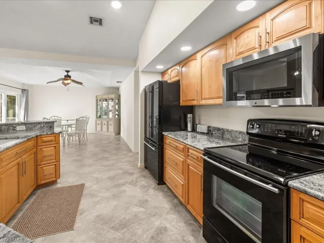 REMODELED KITCHEN, GRANITE COUNTERS AND NEW/NEWER APPLIANCES