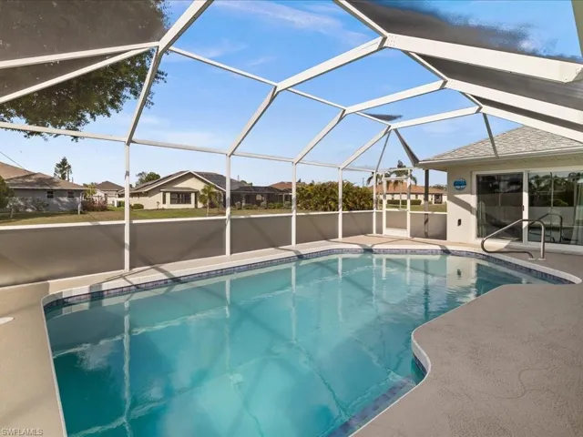 BEAUTIFUL HEATED POOL