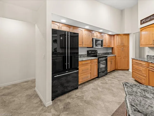 REMODELED KITCHEN, GRANITE COUNTERS AND NEW/NEWER APPLIANCES