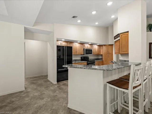 REMODELED KITCHEN, GRANITE COUNTERS AND NEW/NEWER APPLIANCES