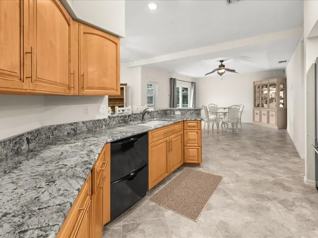 REMODELED KITCHEN, GRANITE COUNTERS AND NEW/NEWER APPLIANCES
