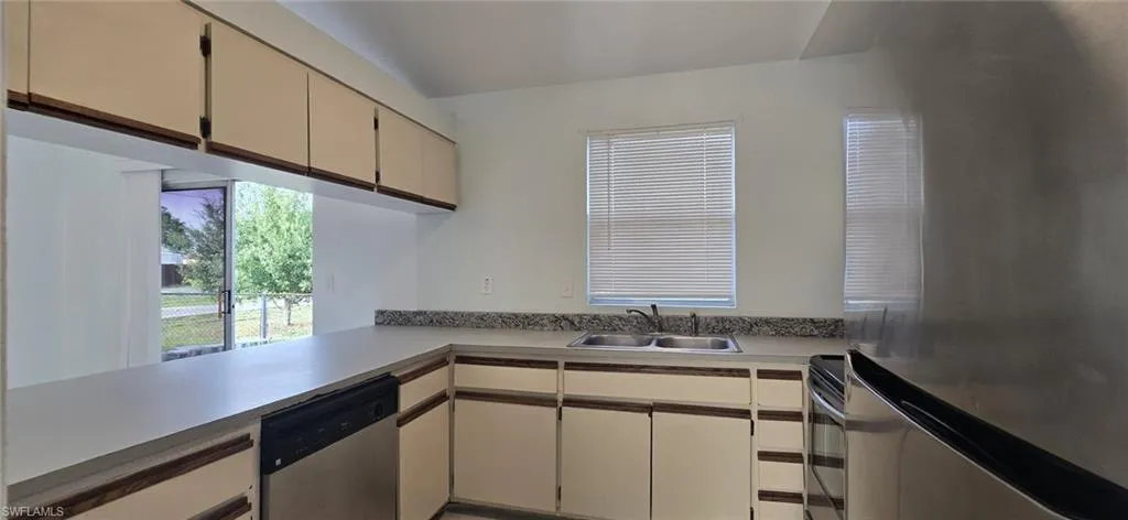 1401 Yvonne Ave S, Lehigh Acres, Florida 33976