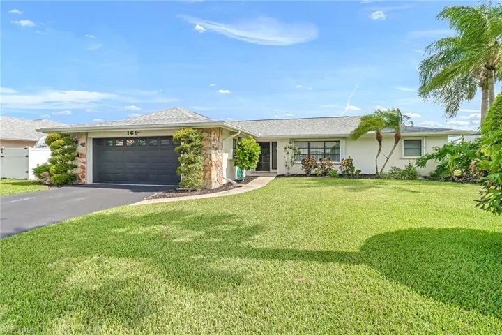 169  Wickliffe  DR, Naples, FL 34110