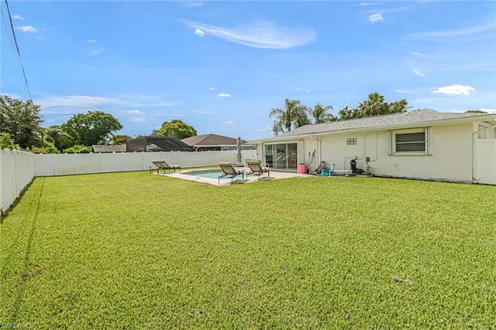 169  Wickliffe  DR, Naples, FL 34110