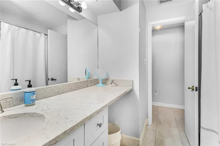 169  Wickliffe  DR, Naples, FL 34110