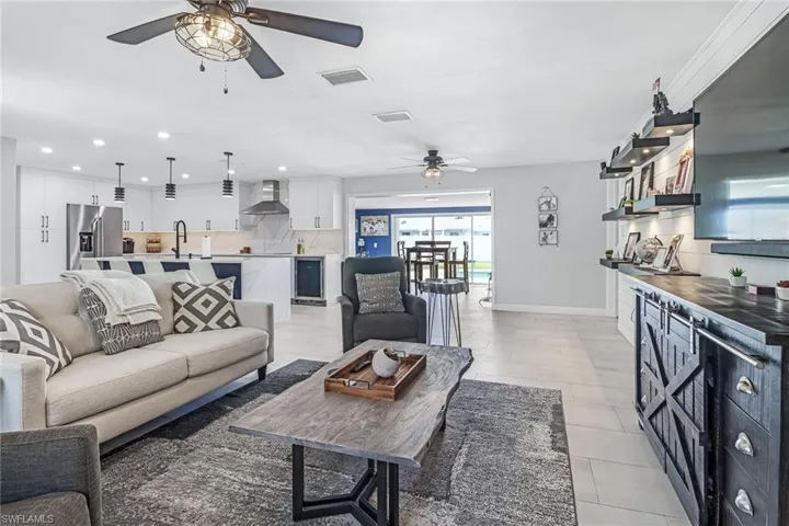 169  Wickliffe  DR, Naples, FL 34110