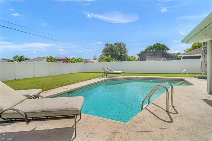 169  Wickliffe  DR, Naples, FL 34110
