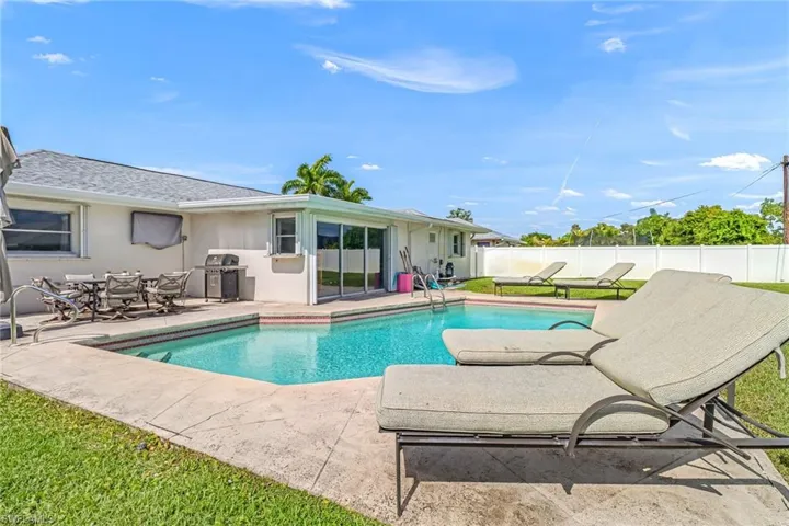 169  Wickliffe  DR, Naples, FL 34110