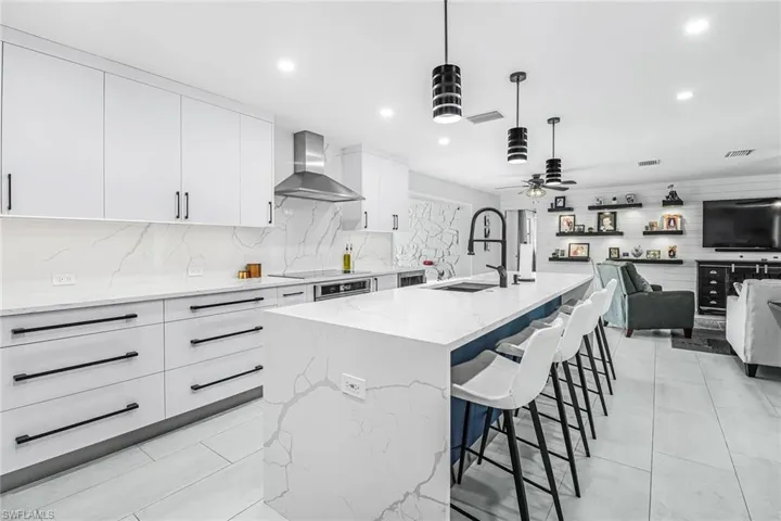 169  Wickliffe  DR, Naples, FL 34110