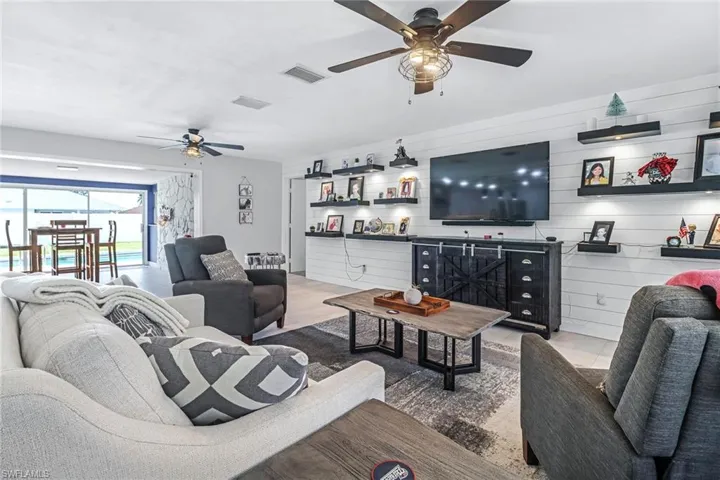 169  Wickliffe  DR, Naples, FL 34110