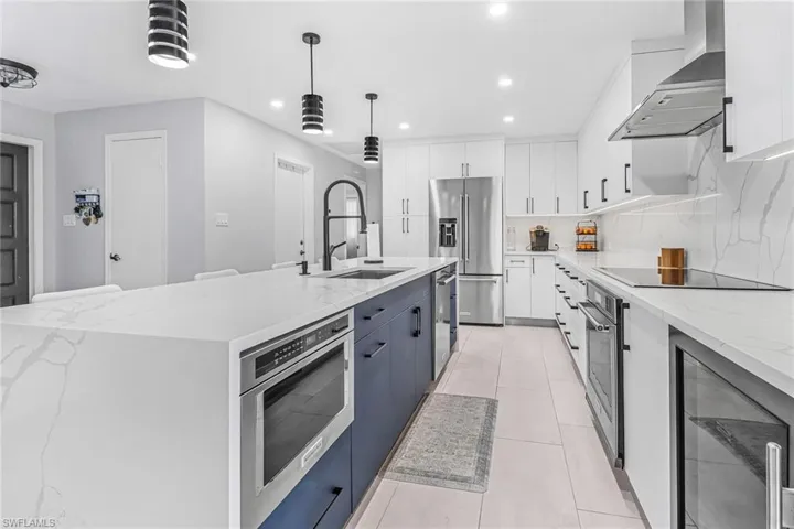 169  Wickliffe  DR, Naples, FL 34110