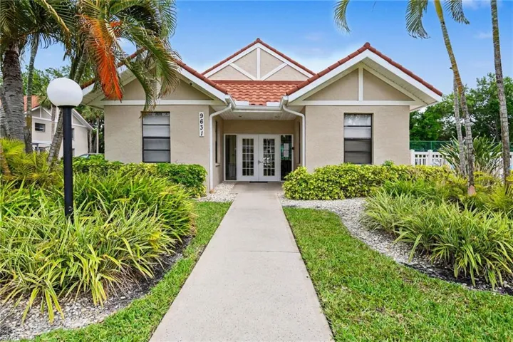 9652 Windsor Gardens Ln 203, Fort Myers, Florida 33919