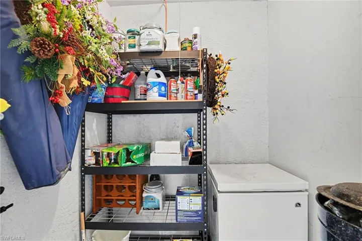 9652 Windsor Gardens Ln 203, Fort Myers, Florida 33919