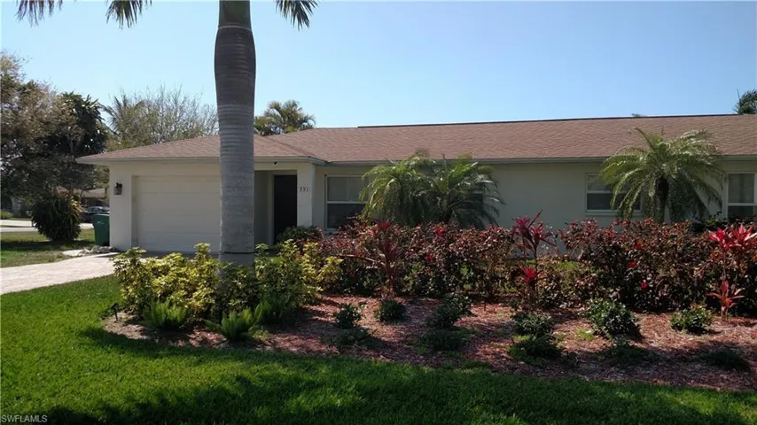 Single story home featuring a garage, stucco siding, a shingled roof, and driveway