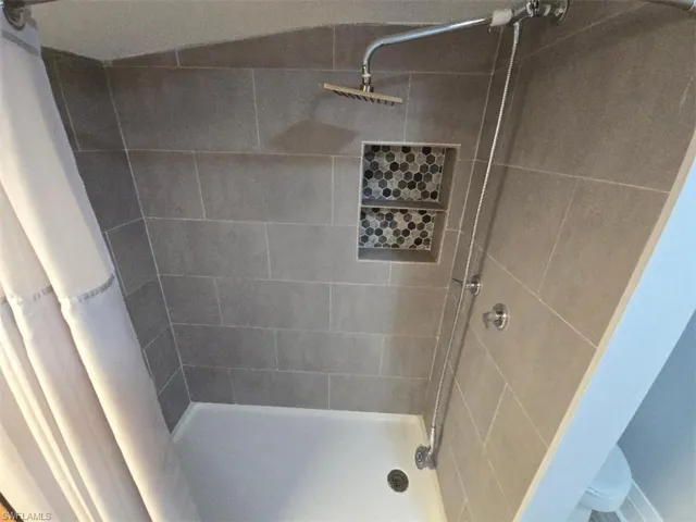 Bathroom featuring a tile shower