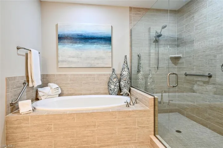 2764  Tiburon E BLVD, Naples, FL 34109