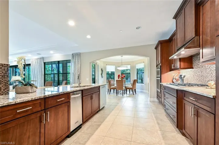 2764  Tiburon E BLVD, Naples, FL 34109