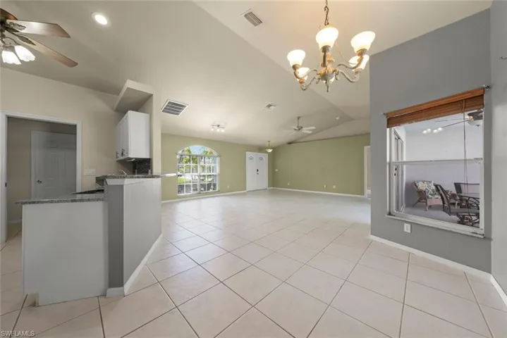 Living/dining Area
