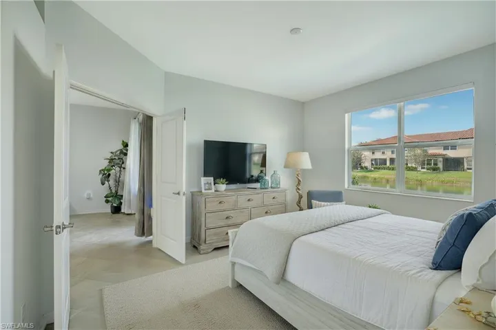 2567  Vine  AVE, Naples, FL 34120