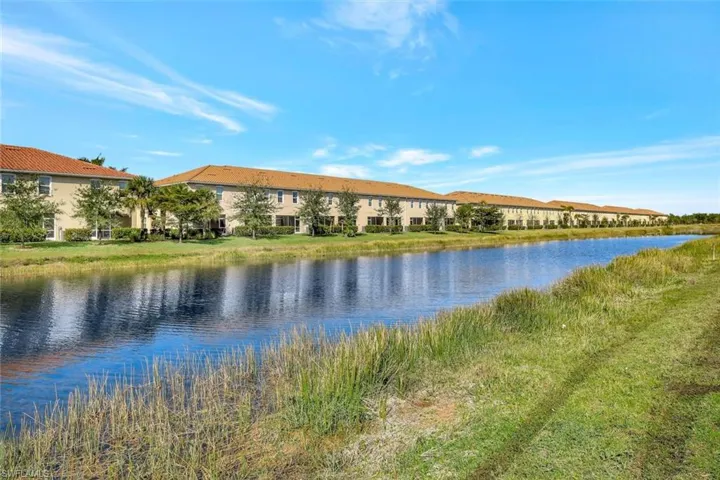 2567  Vine  AVE, Naples, FL 34120