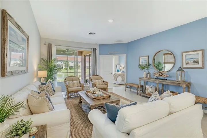 2567  Vine  AVE, Naples, FL 34120