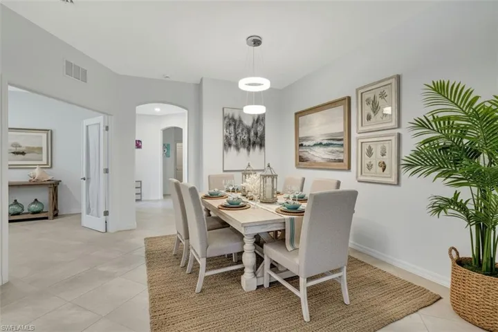 2567  Vine  AVE, Naples, FL 34120