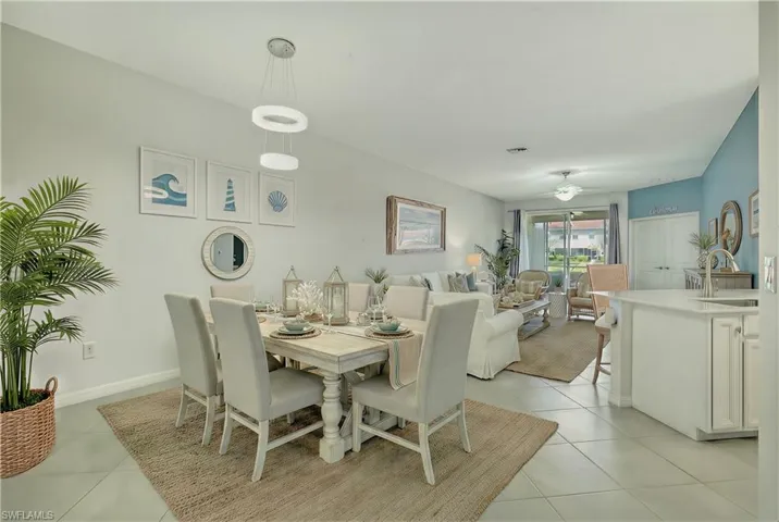 2567  Vine  AVE, Naples, FL 34120