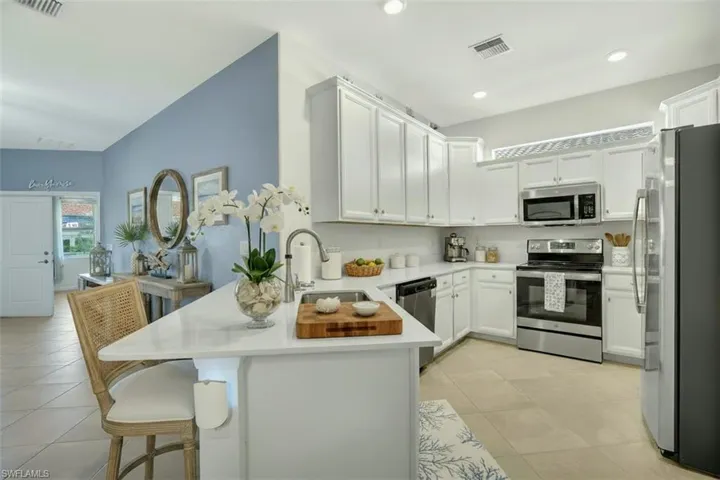 2567  Vine  AVE, Naples, FL 34120
