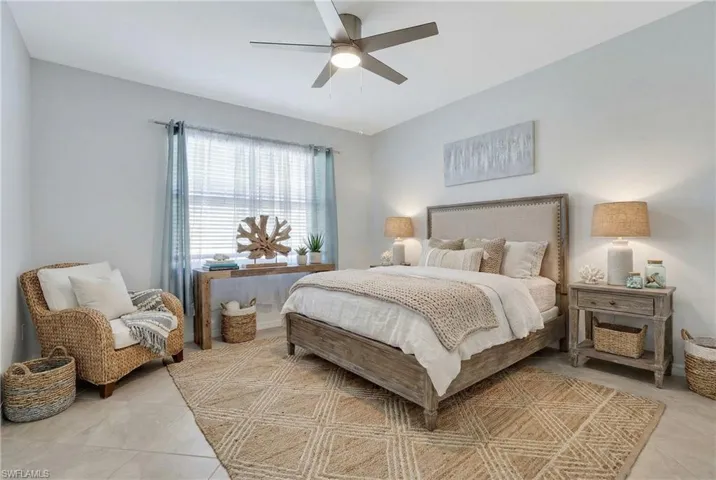 2567  Vine  AVE, Naples, FL 34120