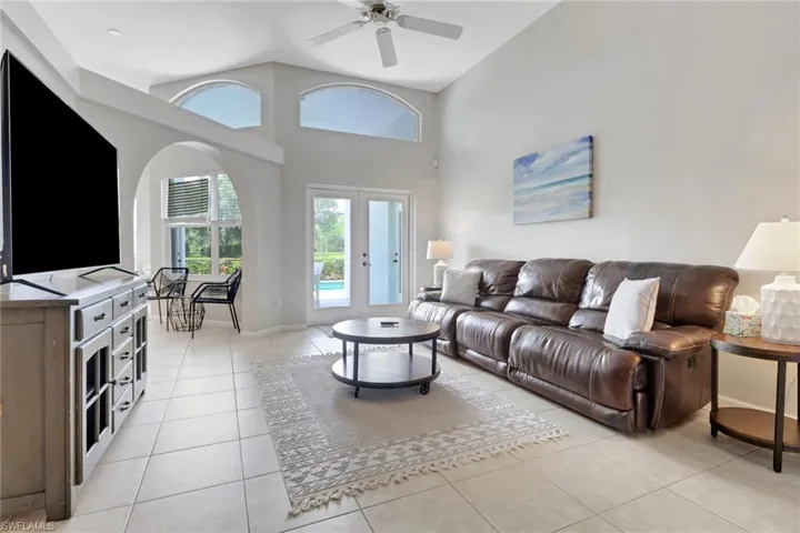 6773 Southern Oak Ct, Naples, Florida 34109