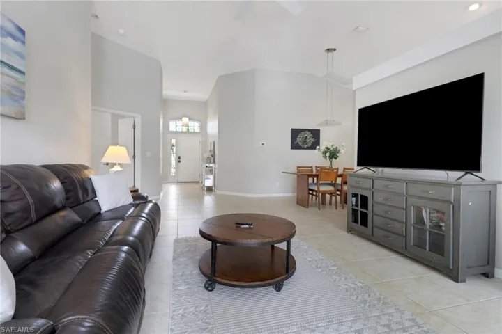 6773 Southern Oak Ct, Naples, Florida 34109