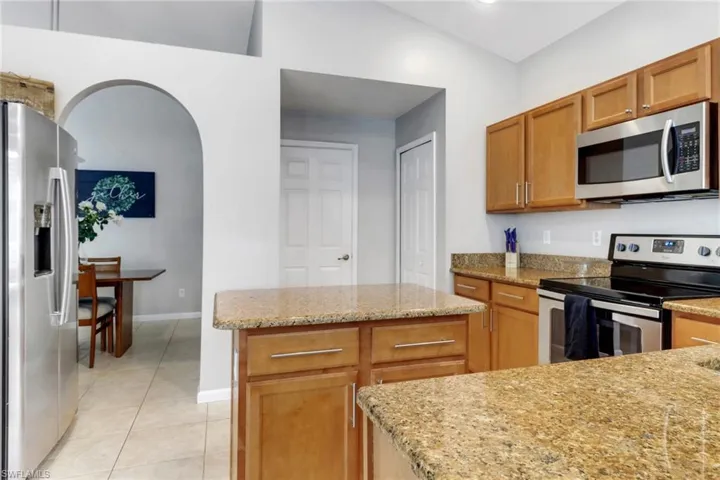 6773 Southern Oak Ct, Naples, Florida 34109