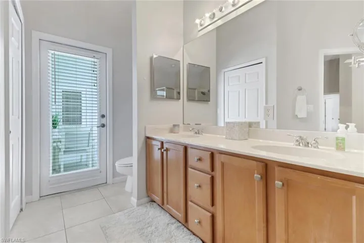 6773 Southern Oak Ct, Naples, Florida 34109