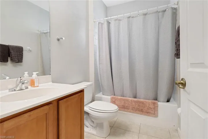 6773 Southern Oak Ct, Naples, Florida 34109