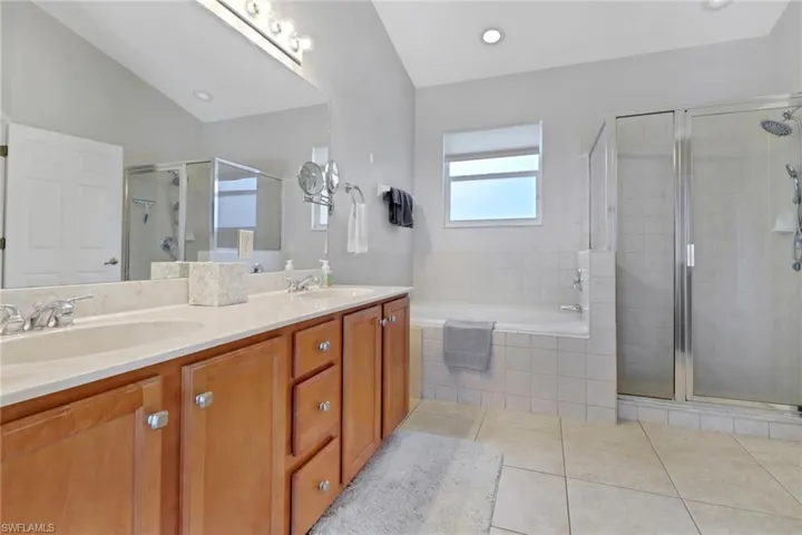 6773 Southern Oak Ct, Naples, Florida 34109