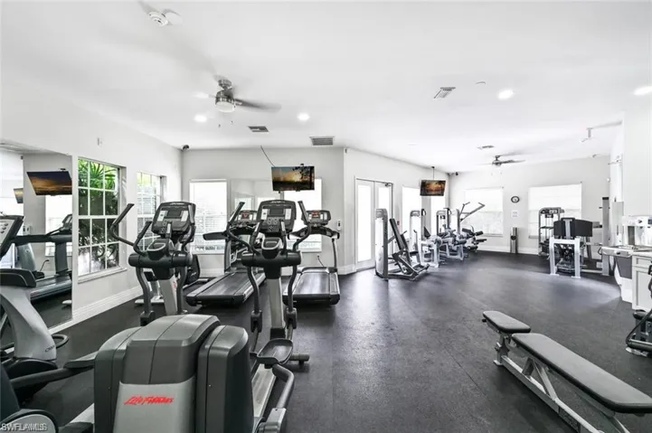 6773 Southern Oak Ct, Naples, Florida 34109