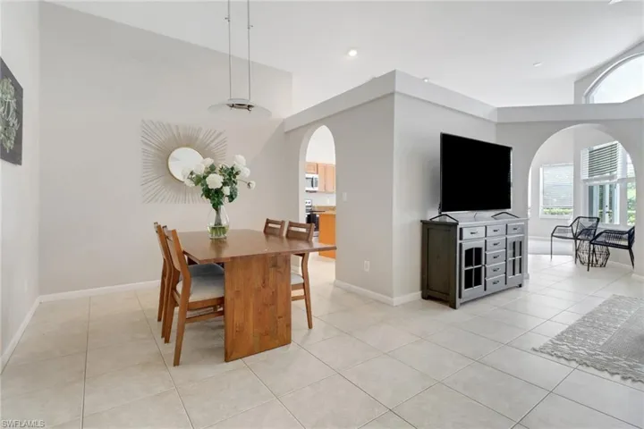 6773 Southern Oak Ct, Naples, Florida 34109