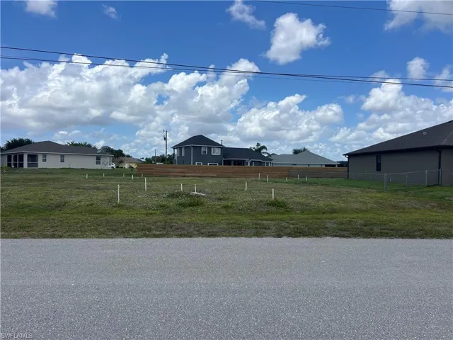 515 SE 11th  ST, Cape Coral, FL 33990