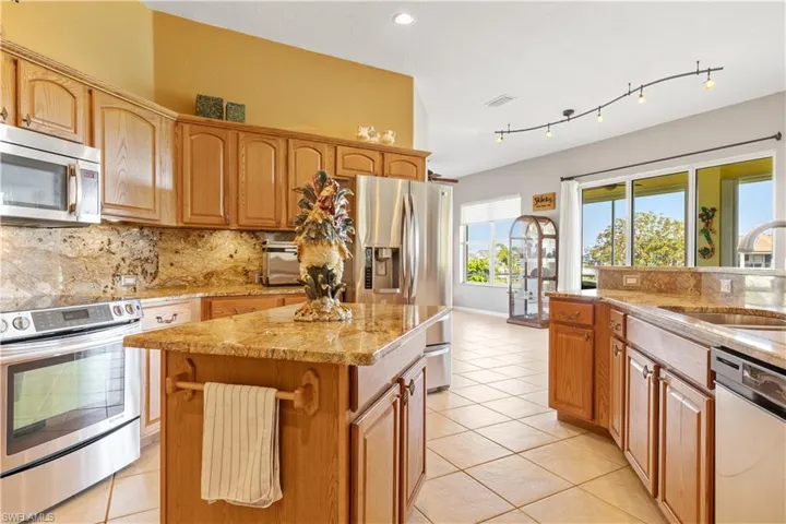 Absolutely GORGEOUS Gourmet kitchen for Cooking & Entertainment!!!